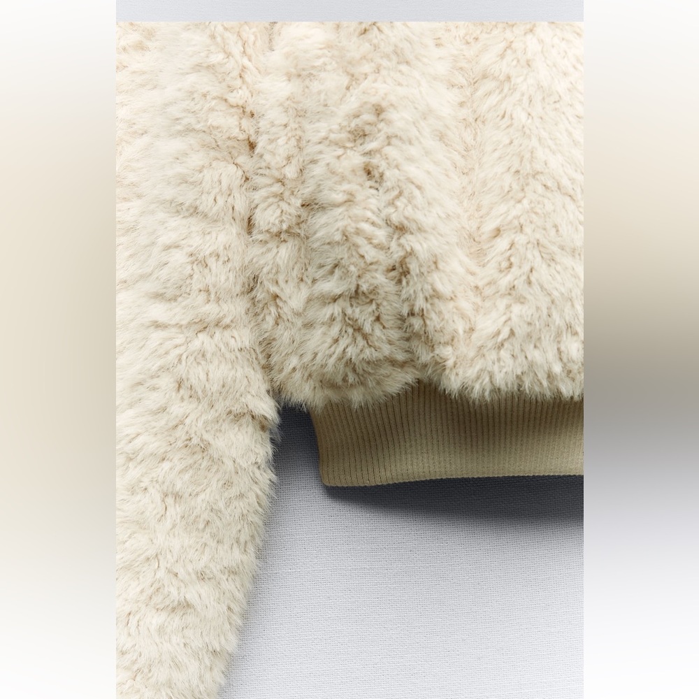 FAUX FUR CROP BOMBER - Picture 8 of 9